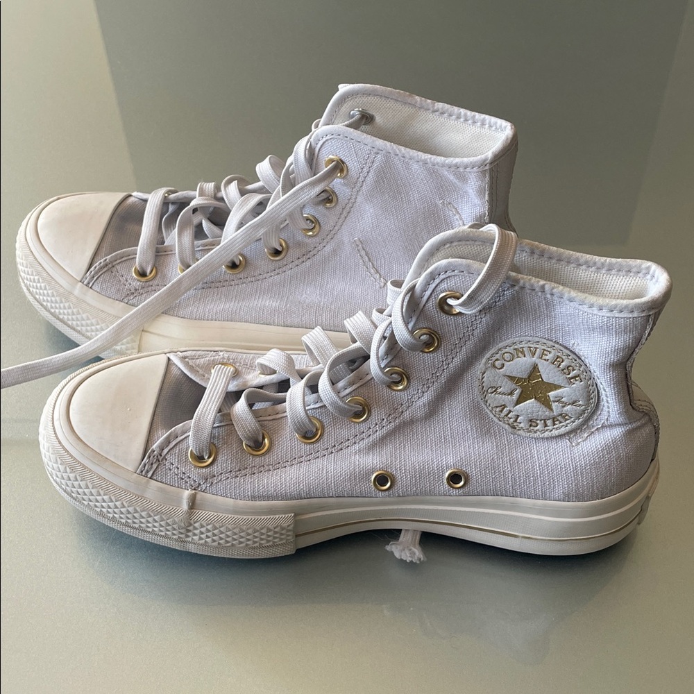 Converse Classic White Canvas High-Tops 6.5 US, 37 Eur
